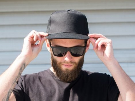 Desvendando os Mitos do Uso Diário de Boné e o Risco de Calvície